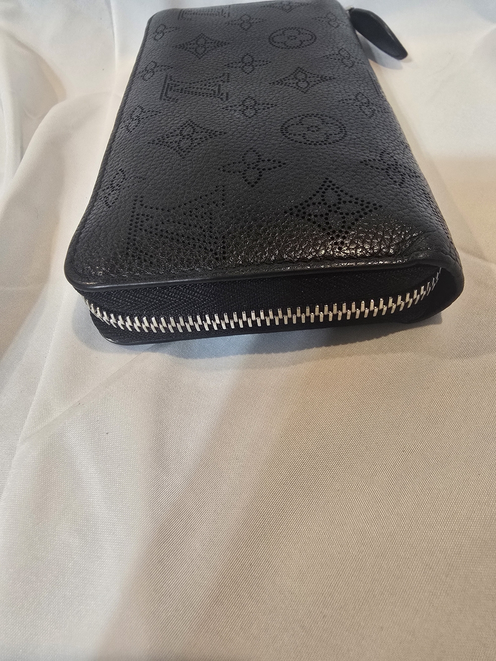 Louis Vuitton Black Monogram Zip Wallet-microchipped - Picture 2 of 14
